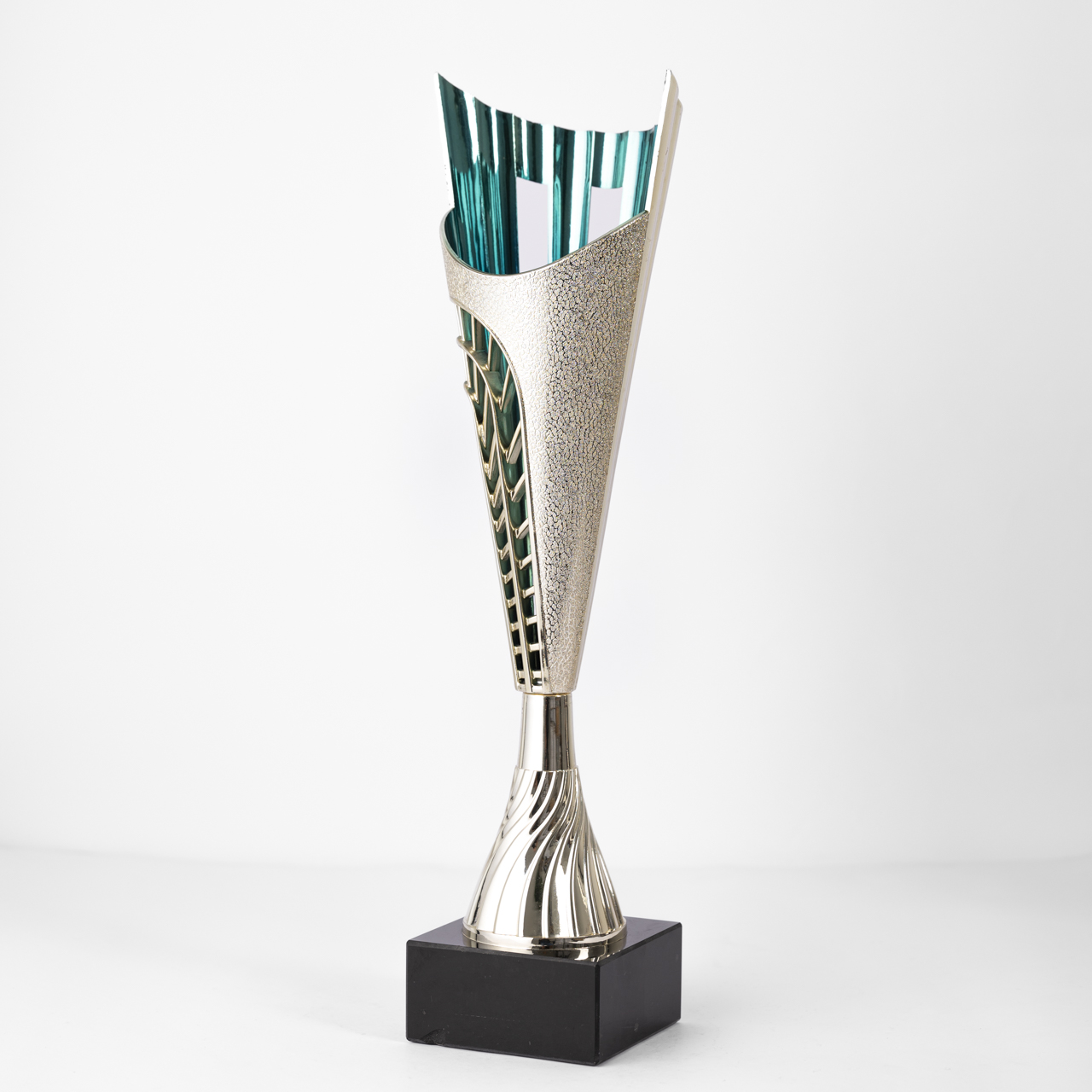 Vanguard Achievement Trophy - Image 3