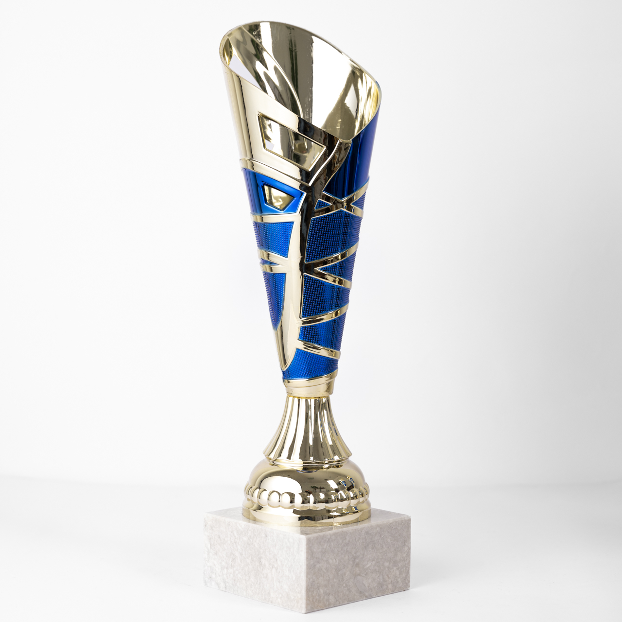Majestic Horizon Trophy - Image 4