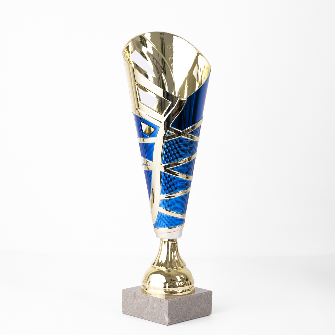 Majestic Horizon Trophy - Image 2