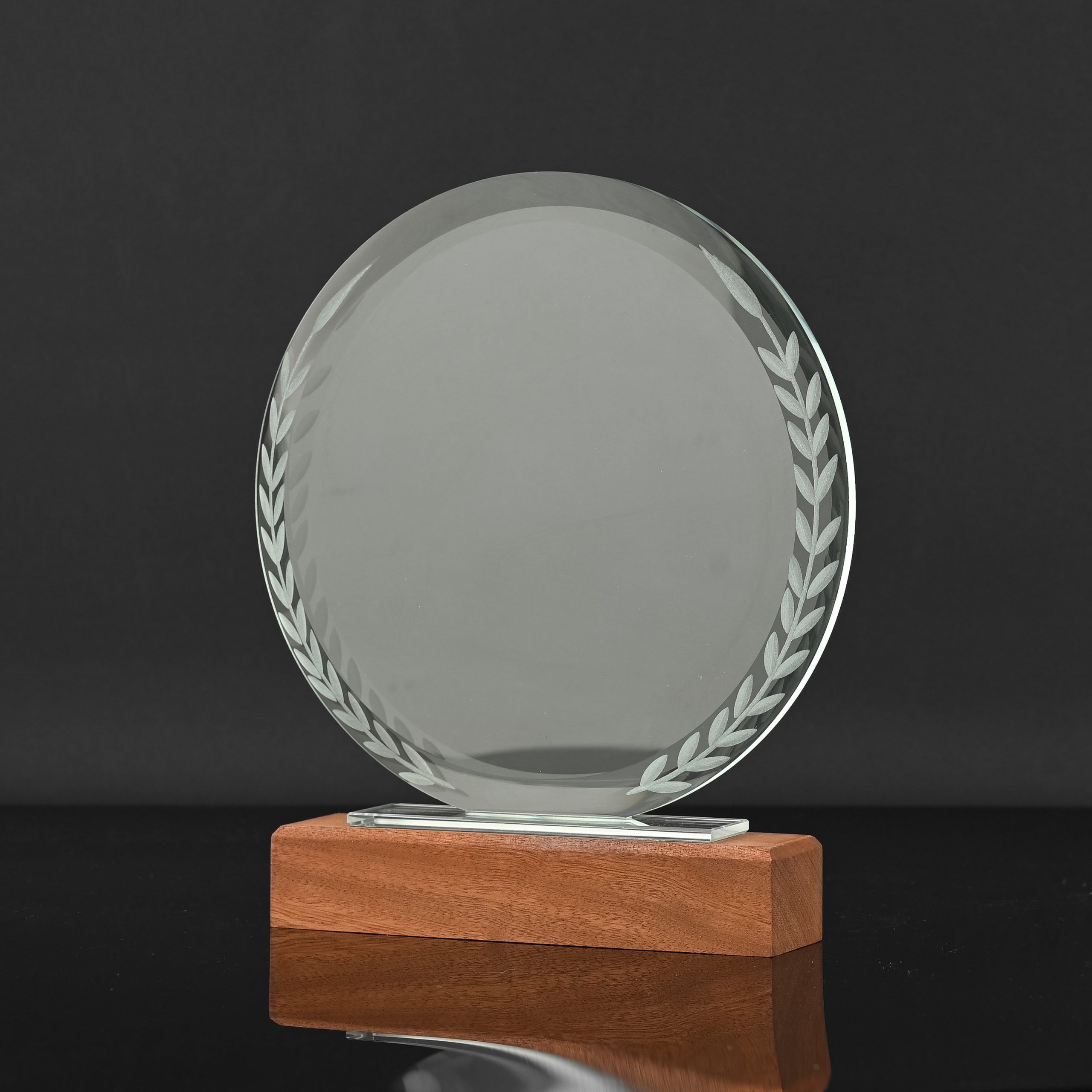 Laurel Circle Trophy - Image 4