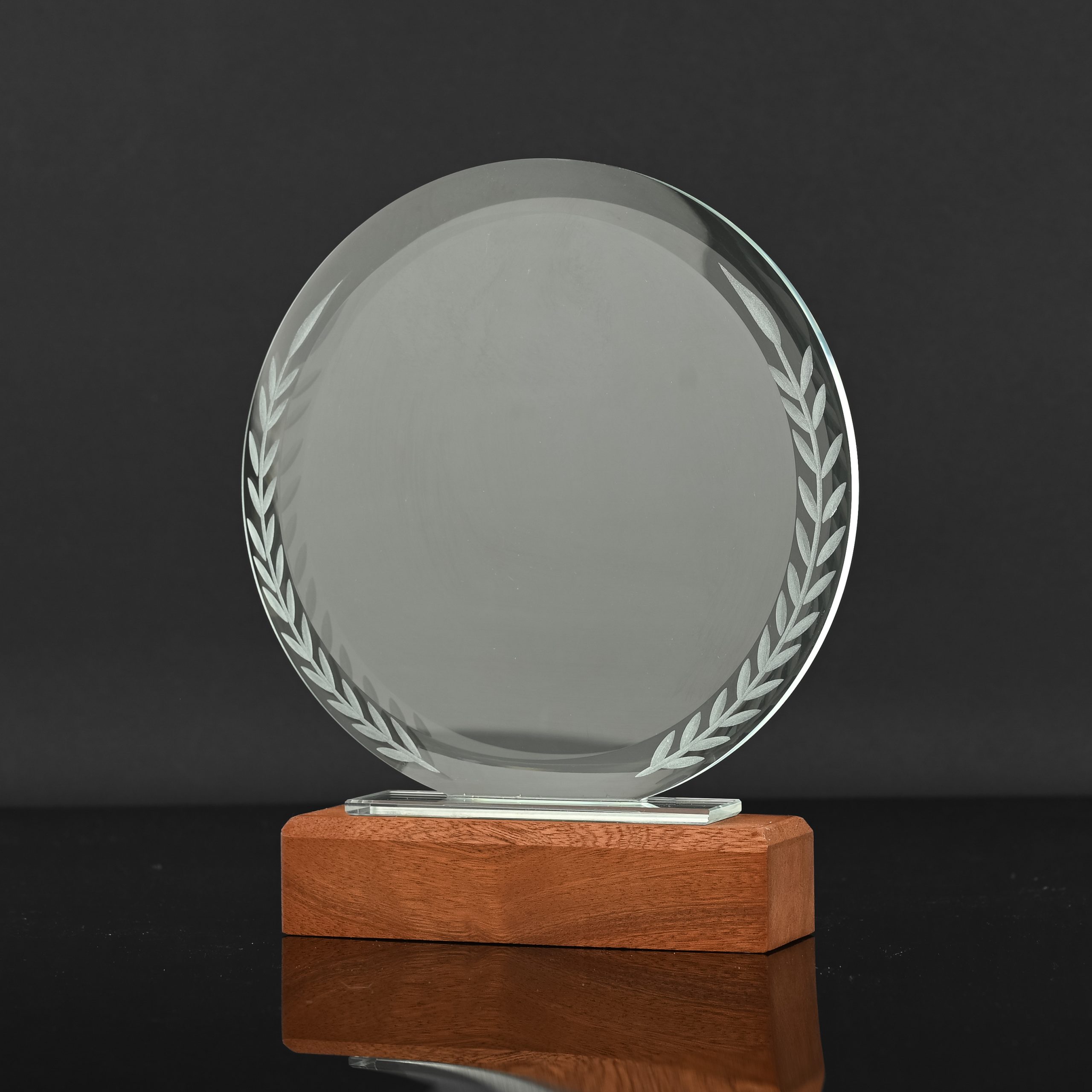 Laurel Circle Trophy - Image 3